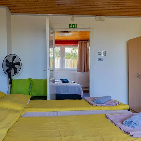 Panorama Apartmanhaz אסטרגום