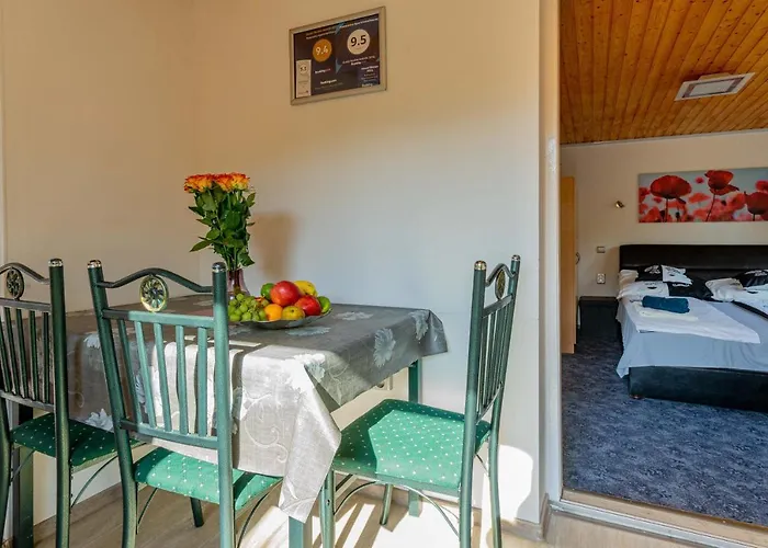 Panorama Apartmanhaz אסטרגום