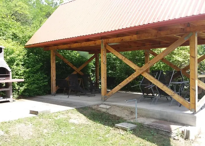 Panorama Apartmanhaz * Estergon