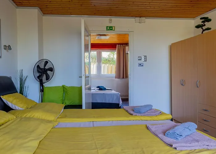 Panorama Apartmanhaz אסטרגום