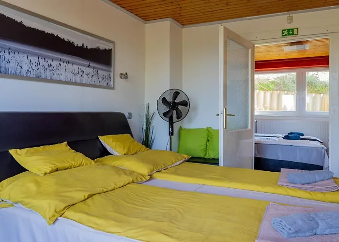 Panorama Apartmanhaz * אסטרגום