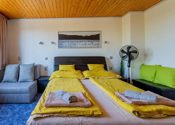 Panorama Apartmanhaz דירה אסטרגום