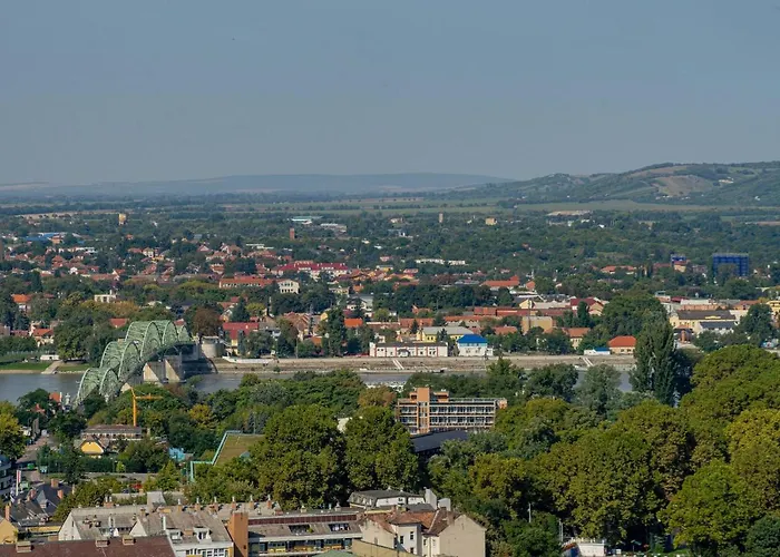 דירה Panorama Apartmanhaz אסטרגום